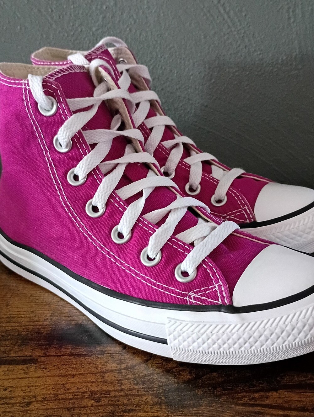 Converse All Star High Top Chucks Women's 6/Mens 4 Purple Unisex Sneaker Shoe